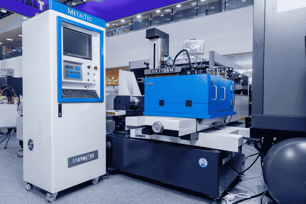 Электроэрозионный проволочно-вырезной станок MetalTec DK 7745M наклоном до 45 градусов