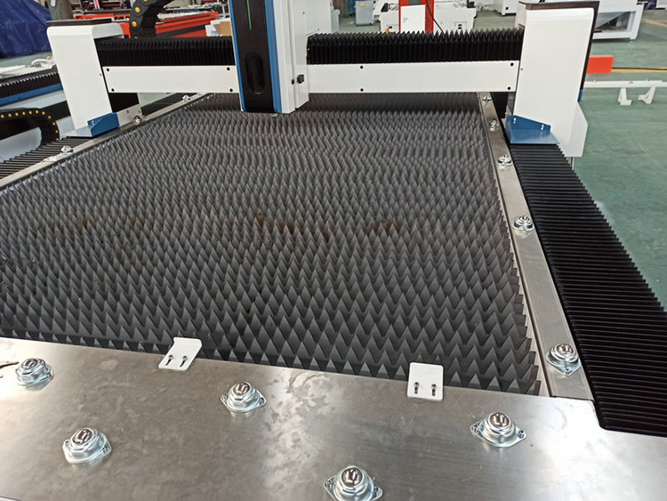 Лазерный станок для резки металла MetalTec 1530B (2000W)