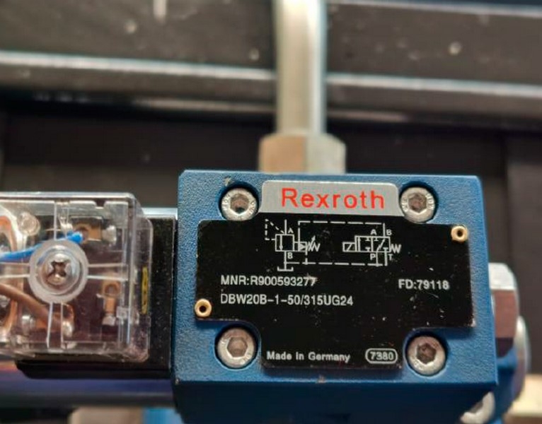 Листогибочный гидравлический пресс MetalTec HBM 125/3200M (Е22, ручная компенсация прогиба, инвертор заднего упора)