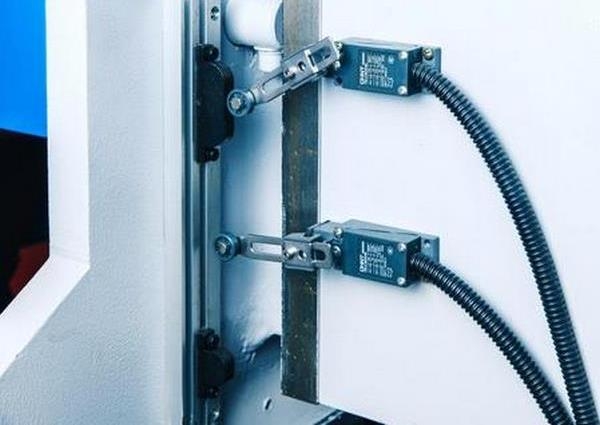 Листогибочный гидравлический пресс MetalTec HBM 100/3200М (Е22, ручная компенсация прогиба)