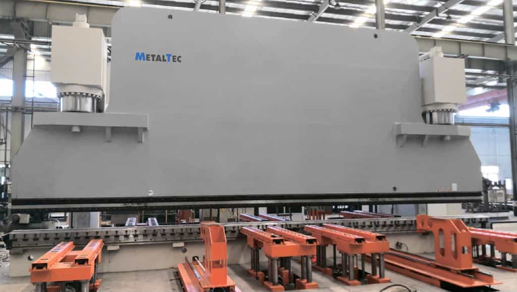 Листогибочный гидравлический пресс с ЧПУ MetalTec HBC 1600/6000