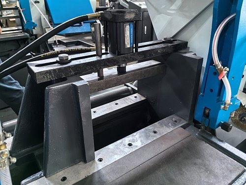 Ленточнопильный станок MetalTec MBS 330/50 CH (угол 90°)